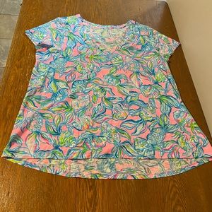 NWOT Lilly Pulitzer Etta V-Neck Pelican Pink Off the Scales T-Shirt